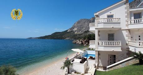 Se vende villa frente al mar con un bello jardín y una gran piscina, valor 1$ Se vende villa frente al mar con un bello jardín y una gran piscina, valor 1$