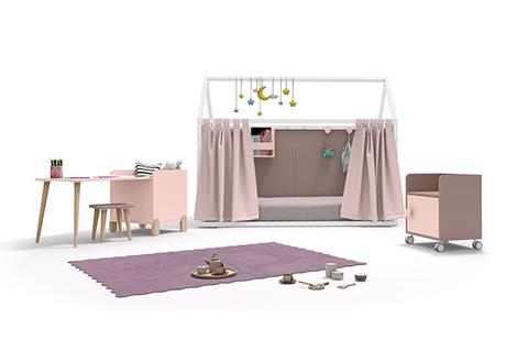 Casita para niñas en habitación infantil