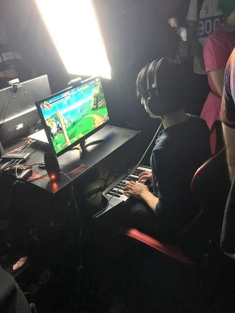 Un jugador profesional usa piano para competir en Dragon Ball FighterZ