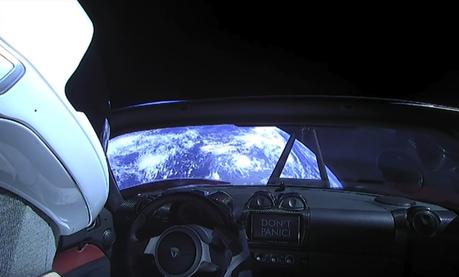 Hay un Tesla viajando por el espacio… y puedes verlo en directo a través de Youtube