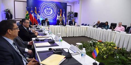 Gobierno de #Venezuela firma acuerdo resultado del #diálogo y queda en espera de la #oposición