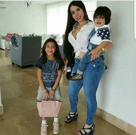 #AnuncioClasificado: #Mujer despampanante está en busca de un #papá para sus hijos (FOTOS EXPLOTADA) #AnuncioClasificado: #Mujer despampanante está en busca de un #papá para sus hijos (FOTOS EXPLOTADA)