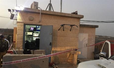 Terrorista palestino apuñala a israelí en Karmei Tzur.