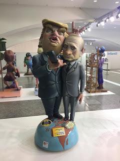 Las Fallas de València resucitan a Franco, casan a Rajoy con Puigdemont y ponen al rey boca abajo. Las Fallas de València resucitan a Franco, casan a Rajoy con Puigdemont y ponen al rey boca abajo.