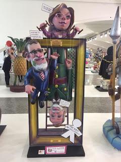 Las Fallas de València resucitan a Franco, casan a Rajoy con Puigdemont y ponen al rey boca abajo. Las Fallas de València resucitan a Franco, casan a Rajoy con Puigdemont y ponen al rey boca abajo.