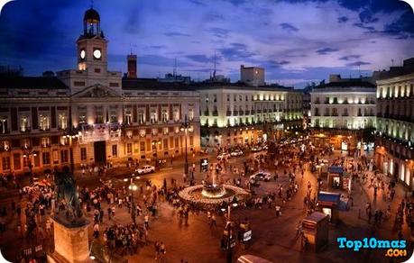 Puerta-del-Sol-top-10-cosas-que-hacer-y-ver-madrid