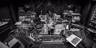 Lenny Kravitz - Are you going to be my girl (2018)