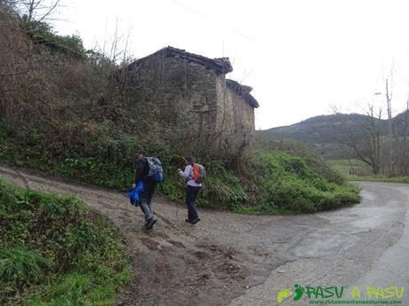 Desvío de la carretera para subir a Ceacal