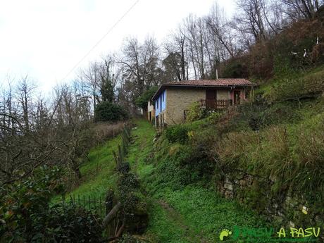 Casas solitarias subiendo a Ceacal