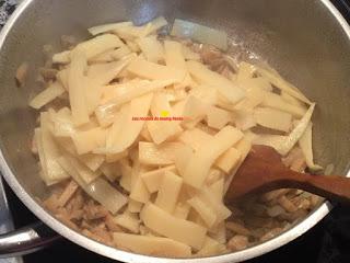 CARNE AL ESTILO CHINO CON BAMBÚ Y SETAS CARNE AL ESTILO CHINO CON BAMBÚ Y SETAS