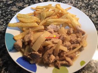 CARNE AL ESTILO CHINO CON BAMBÚ Y SETAS CARNE AL ESTILO CHINO CON BAMBÚ Y SETAS