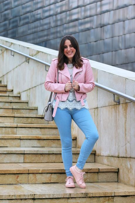 Invierno con biker rosa y zapatillas