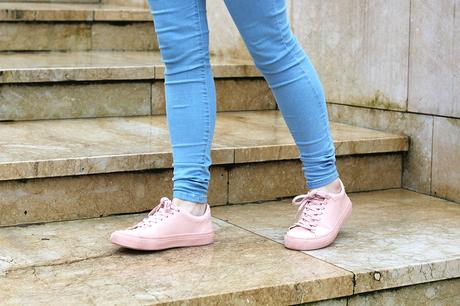 Invierno con biker rosa y zapatillas