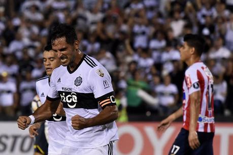 El conjunto paraguayo marcó el único tanto del encuentro a su favor por cuenta de Roque Santa Cruz que anotó en el minuto 37 de la primera mitad.