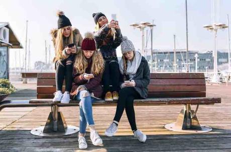 18% de adolescentes usa internet de forma compulsiva