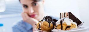 Cinco cosas que puede hacer para controlar los antojos de alimentos