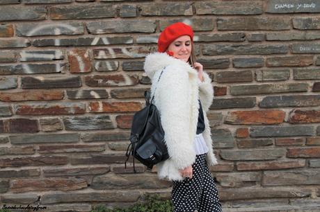 EL PODER DEL ROJO Y LOS LUNARES