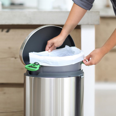 pequeño almacenaje Papeleras y cubos de basura Brabantia diseño nórdico diseño holandés diseño hogar diseño europeo decoración interiores cubos sensores papeleras cubos pedales complementos hogar brabantia bins accesorios hogar 