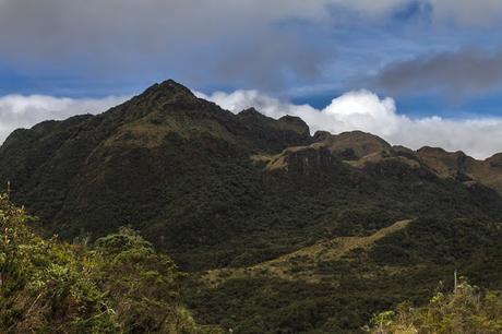 Parque Nacional Cayambe Coca: Lagunas y cascadas