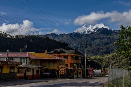 Parque Nacional Cayambe Coca: Lagunas y cascadas