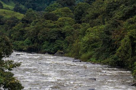 Parque Nacional Cayambe Coca: Lagunas y cascadas