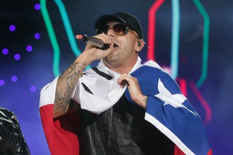 Festival de Talca: Wisin fue duramente criticado por usar Playback en su show Festival de Talca: Wisin fue duramente criticado por usar Playback en su show