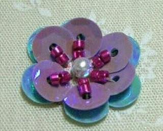 15 Ideas hermosas para bordar flores con lentejuela