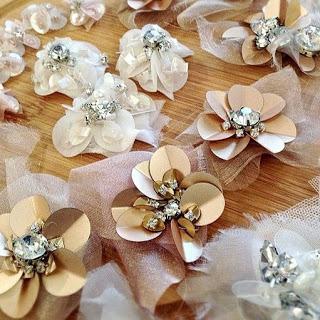 15 Ideas hermosas para bordar flores con lentejuela