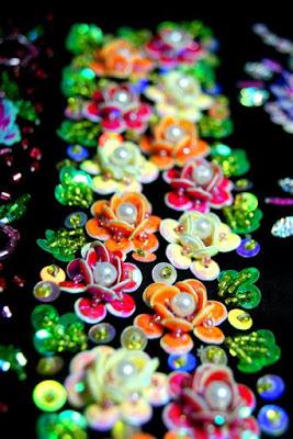 15 Ideas hermosas para bordar flores con lentejuela