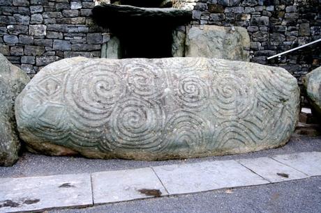 Newgrange: Monumento Cósmico de 5.000 años de antigüedad