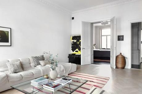 sofa blanco salón blanco piso nórdico pintar comedor negro paredes negras estilo escandinavo decoración salones decoración nórdica decoración comedores comedor negro 
