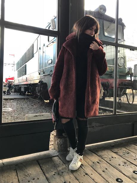 ALMOST TOTAL BLACK.- ALMOST TOTAL BLACK.-