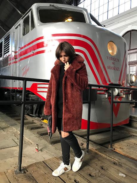 ALMOST TOTAL BLACK.- ALMOST TOTAL BLACK.-