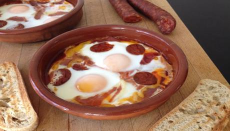 http://www.encasadeoly.com/2018/02/recetas-contrarreloj-huevos-al-plato-con-chorizo.html