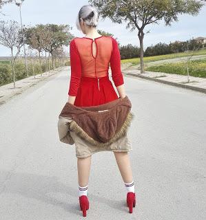 ¡BUENOS DÍAS!Como veis, hoy tenéis un look bañado en rojo... ¡BUENOS DÍAS!Como veis, hoy tenéis un look bañado en rojo...