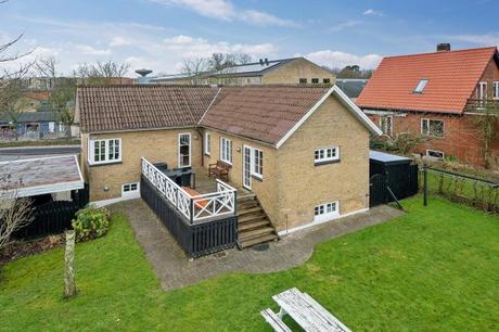 estilo escandinavo eames chair distribución abierta diseño interiores decoración sótano decoración nórdica comoda danesa casa danesa dos pisos casa con sótano 