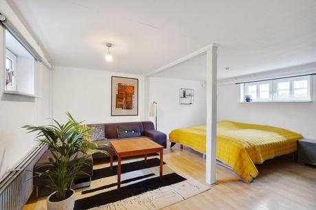 estilo escandinavo eames chair distribución abierta diseño interiores decoración sótano decoración nórdica comoda danesa casa danesa dos pisos casa con sótano 