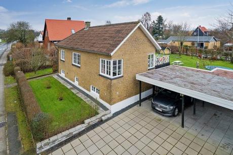 estilo escandinavo eames chair distribución abierta diseño interiores decoración sótano decoración nórdica comoda danesa casa danesa dos pisos casa con sótano 