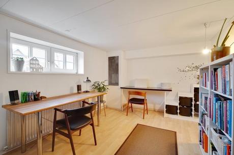 estilo escandinavo eames chair distribución abierta diseño interiores decoración sótano decoración nórdica comoda danesa casa danesa dos pisos casa con sótano 