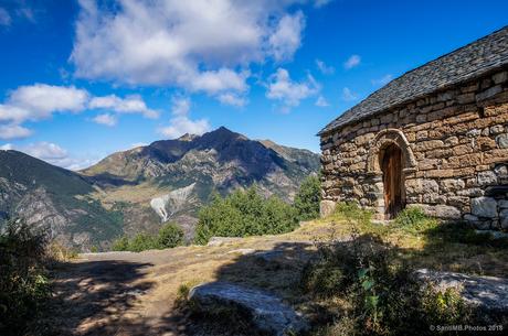 Frente a las montañas