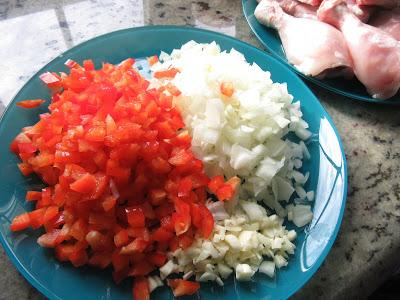 picar la verdura Guiso de patatas con pollo olla GM