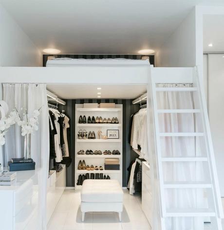Increíble vestidor en un mini loft Increíble vestidor en un mini loft