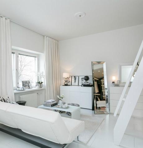 Increíble vestidor en un mini loft Increíble vestidor en un mini loft