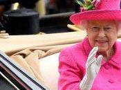 extraño motivo mujeres realeza británica desabrigan público