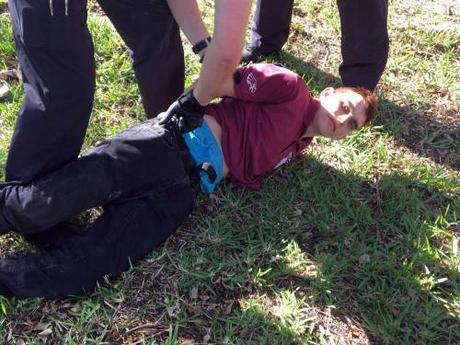 Matanza en escuela secundaria de Florida fue cometida por joven de 19 años.
