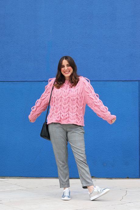 Outfit con jersey rosa de nudos de Zara Outfit con jersey rosa de nudos de Zara