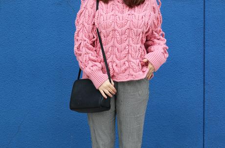 Outfit con jersey rosa de nudos de Zara Outfit con jersey rosa de nudos de Zara