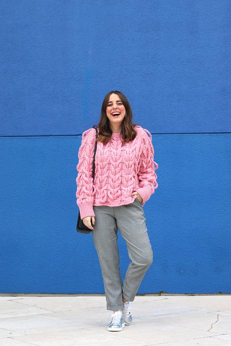 Outfit con jersey rosa de nudos de Zara Outfit con jersey rosa de nudos de Zara