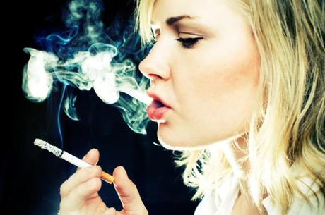 Las mujeres de bajo nivel educativo fuman más
