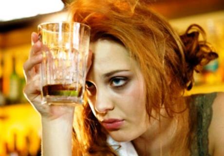 Cáncer de mama: mejor no bebas alcohol